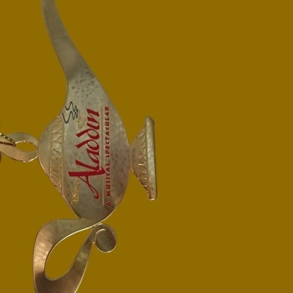 Disney vtg aladdin genie lamp gold ornament